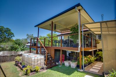 Bundamba Deck with a Flyover V-Line Patio Roof