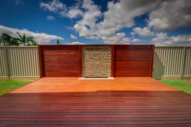 water feature low-level deck by DeKing Decks