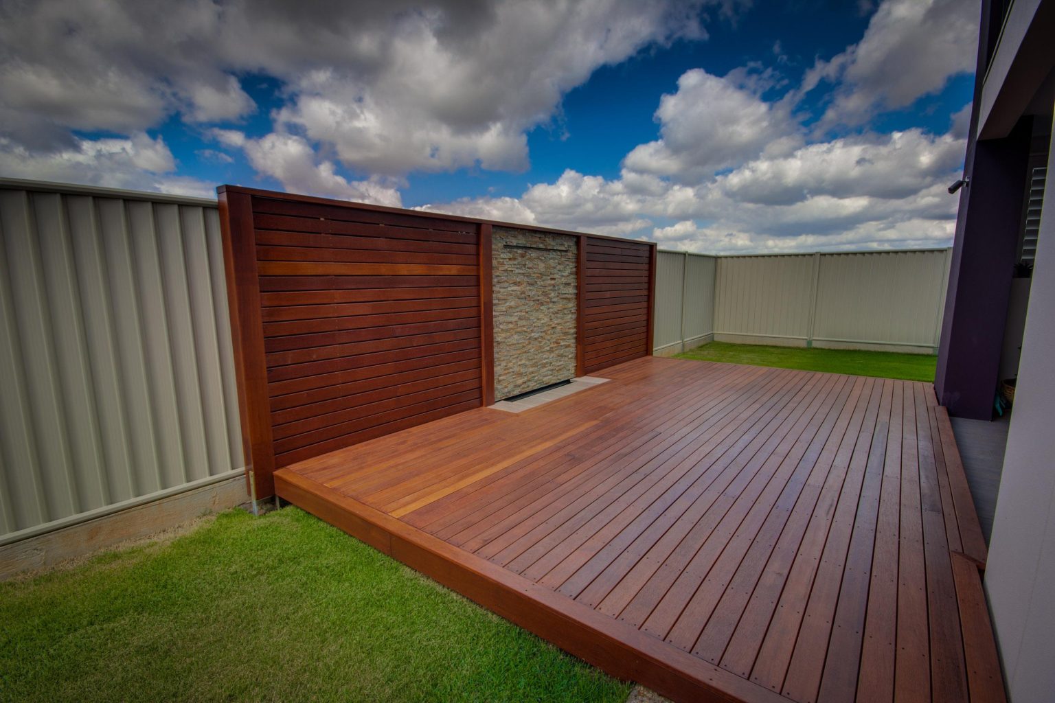 Deck water feature Brisbane - DeKing Decks